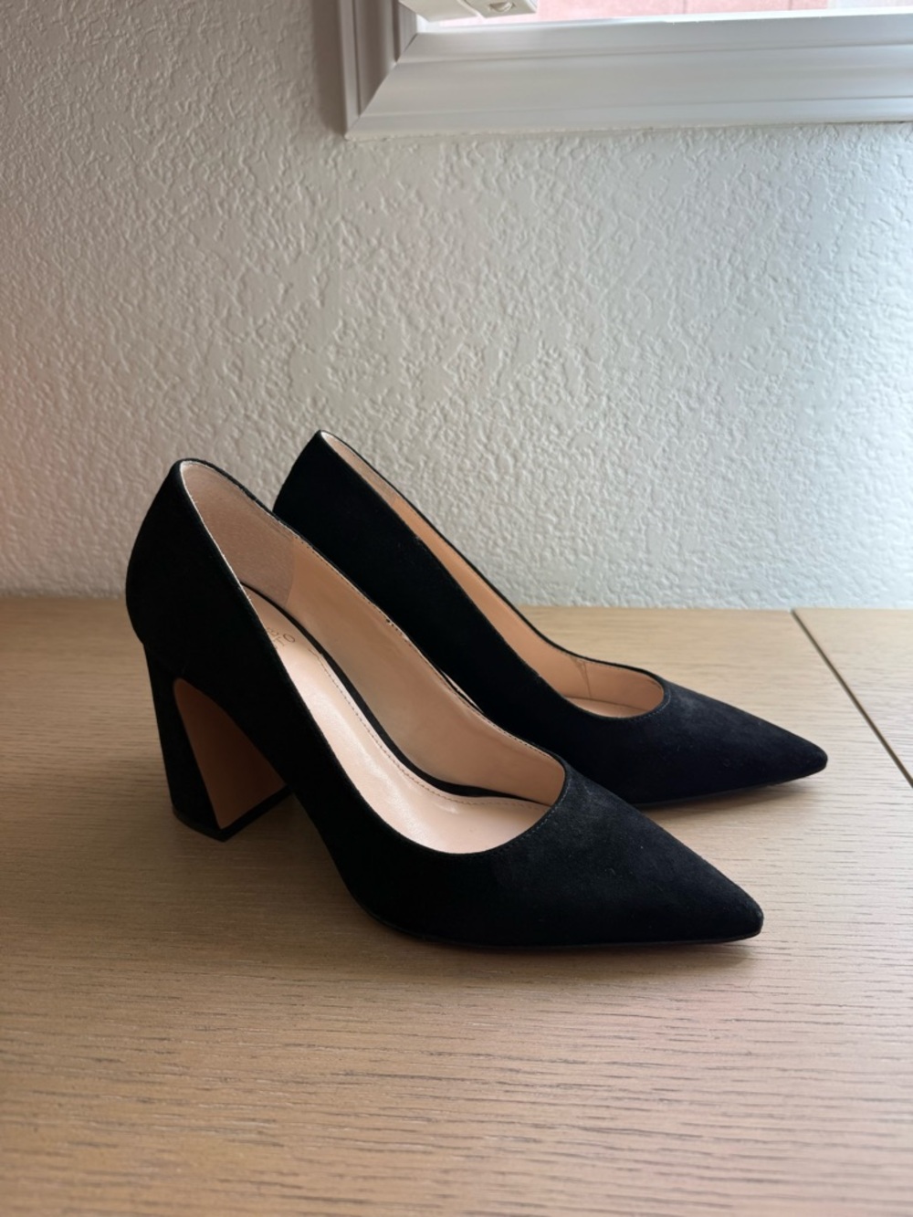 Vince Camuto Black Suede Ableen Pumps - Size 8.5 - Picture 2 of 5